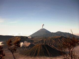 Mount Bromo, Mount Semeru (Rauchwolke), East Java